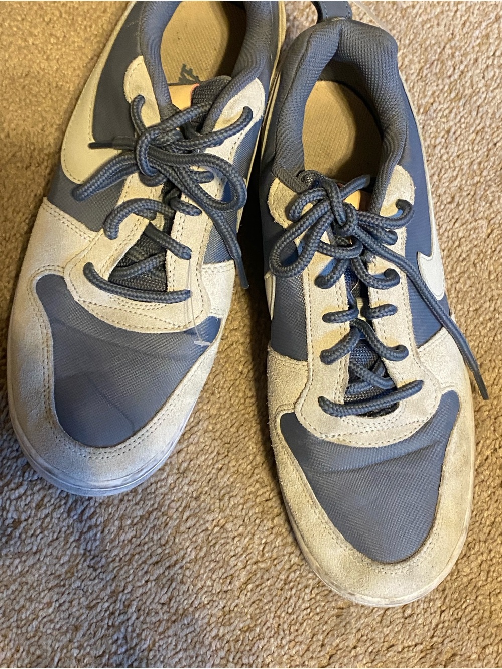 Nike Men's Blue and Cream Low-Top Sneakers